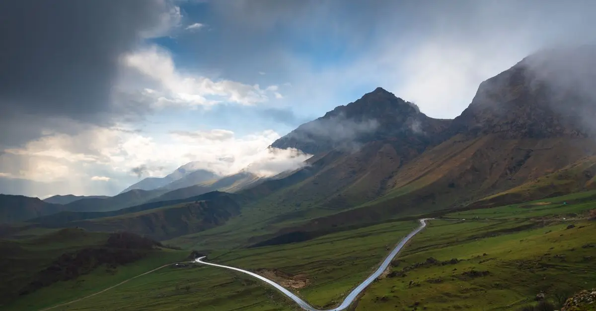Réflexions sur la Beauté des Routes Panoramiques en Asie