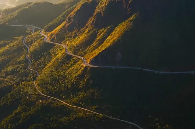 Les Meilleures Routes Panoramiques à Explorer Pour un Voyage Inoubliable