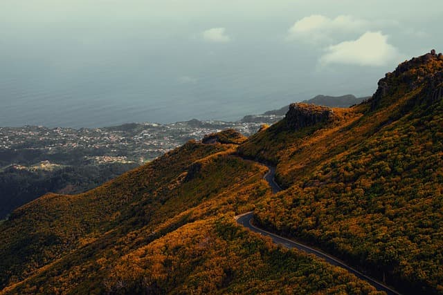 Les Routes Panoramiques à Ne Pas Manquer Lors de Votre Voyage